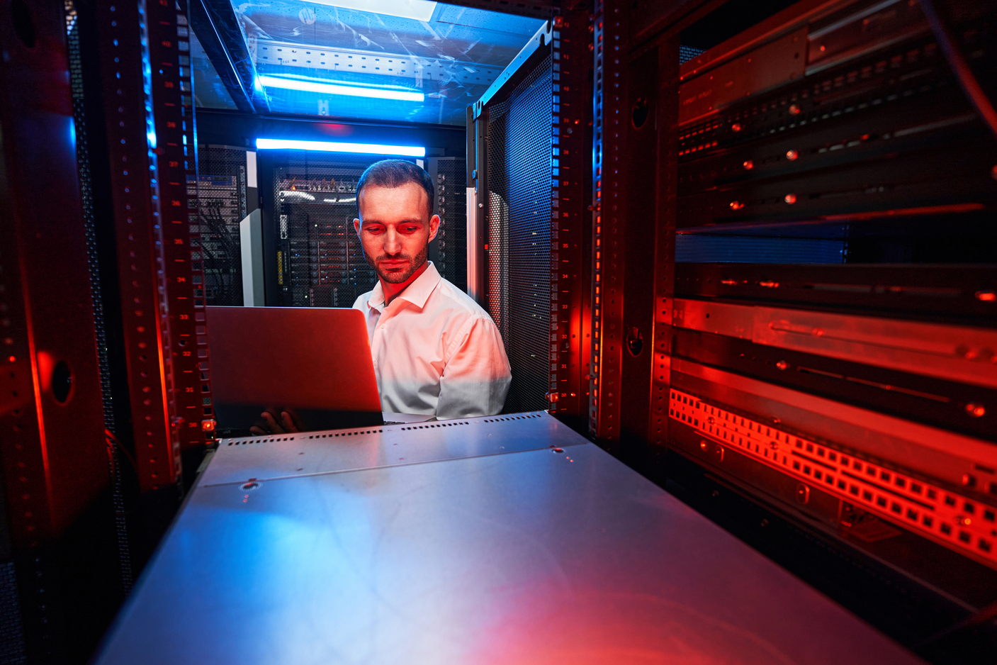 caucasian it technician doing security check of se 2021 10 14 00 27 09 utc