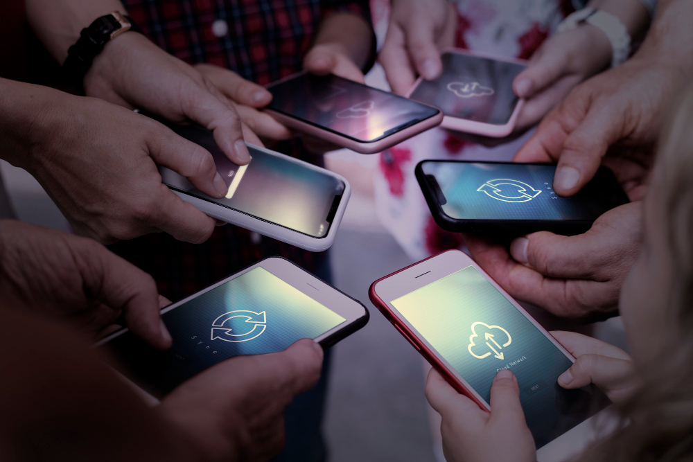 redes nube archivos personas que caen traves telefonos moviles